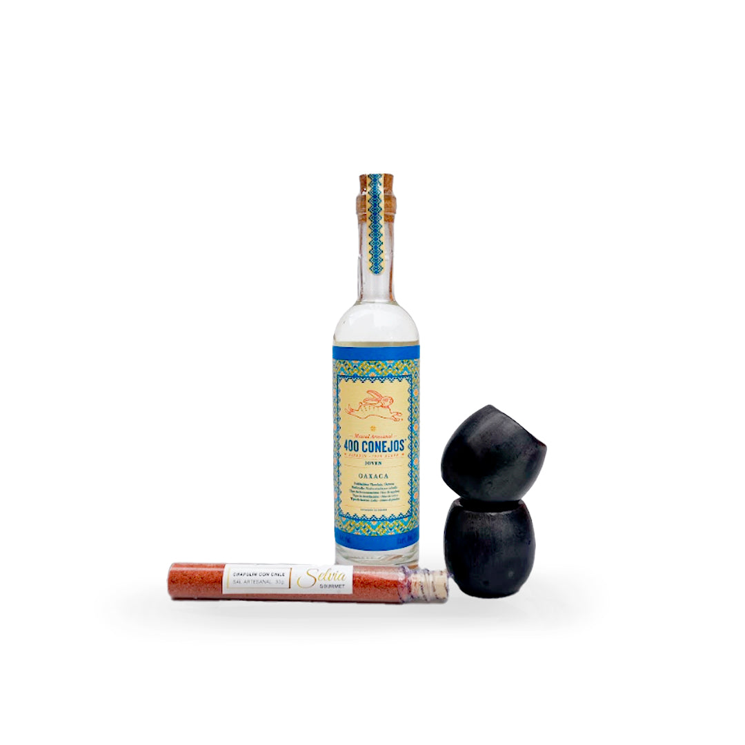 Exclusiva Canasta Navideña Mezcal 400 Conejos con Vasos de Barro Premium para Celebra