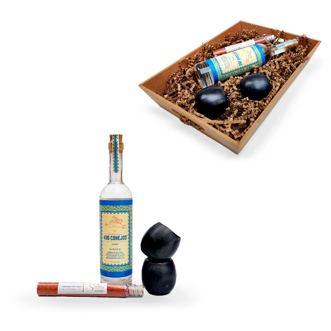 Exclusiva Canasta Navideña Mezcal 400 Conejos con Vasos de Barro Premium para Celebra