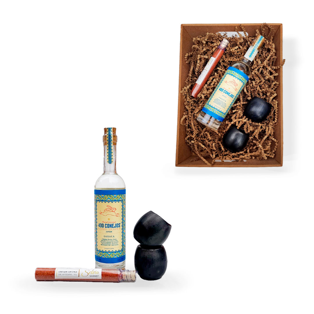 Exclusiva Canasta Navideña Mezcal 400 Conejos con Vasos de Barro Premium para Celebra