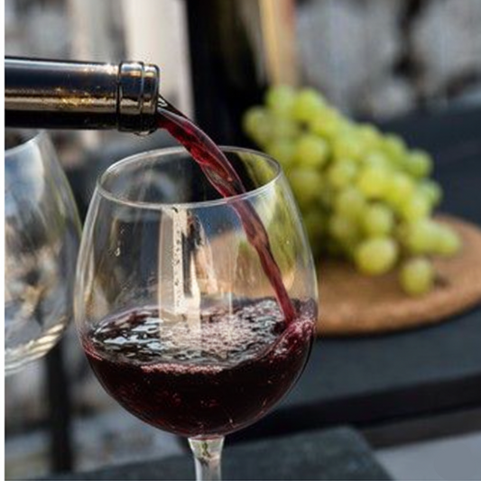 Canasta Navideña Corporativa con Vino y Complementos Exclusivos