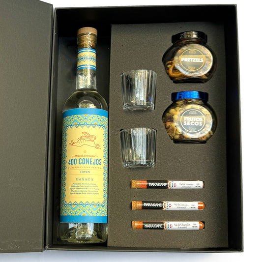 Regalo empresarial de lujo mezcal 400 Conejos con mezcaleros y complementos para maridar