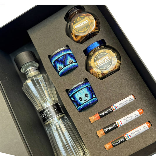 Regalo corporativo premium tequila Eterno con mezcaleros Arte Huicho y complementos para maridar