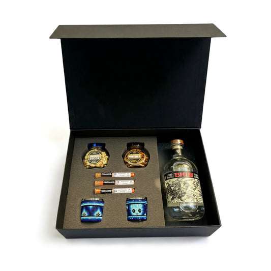 Regalo corporativo premium tequila Espolón con mezcaleros Arte Huichol y complementos artesanales