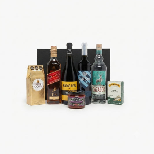 Canasta Empresarial Tequila Cazadores, Johnnie Walker y Selección de 2 Vinos