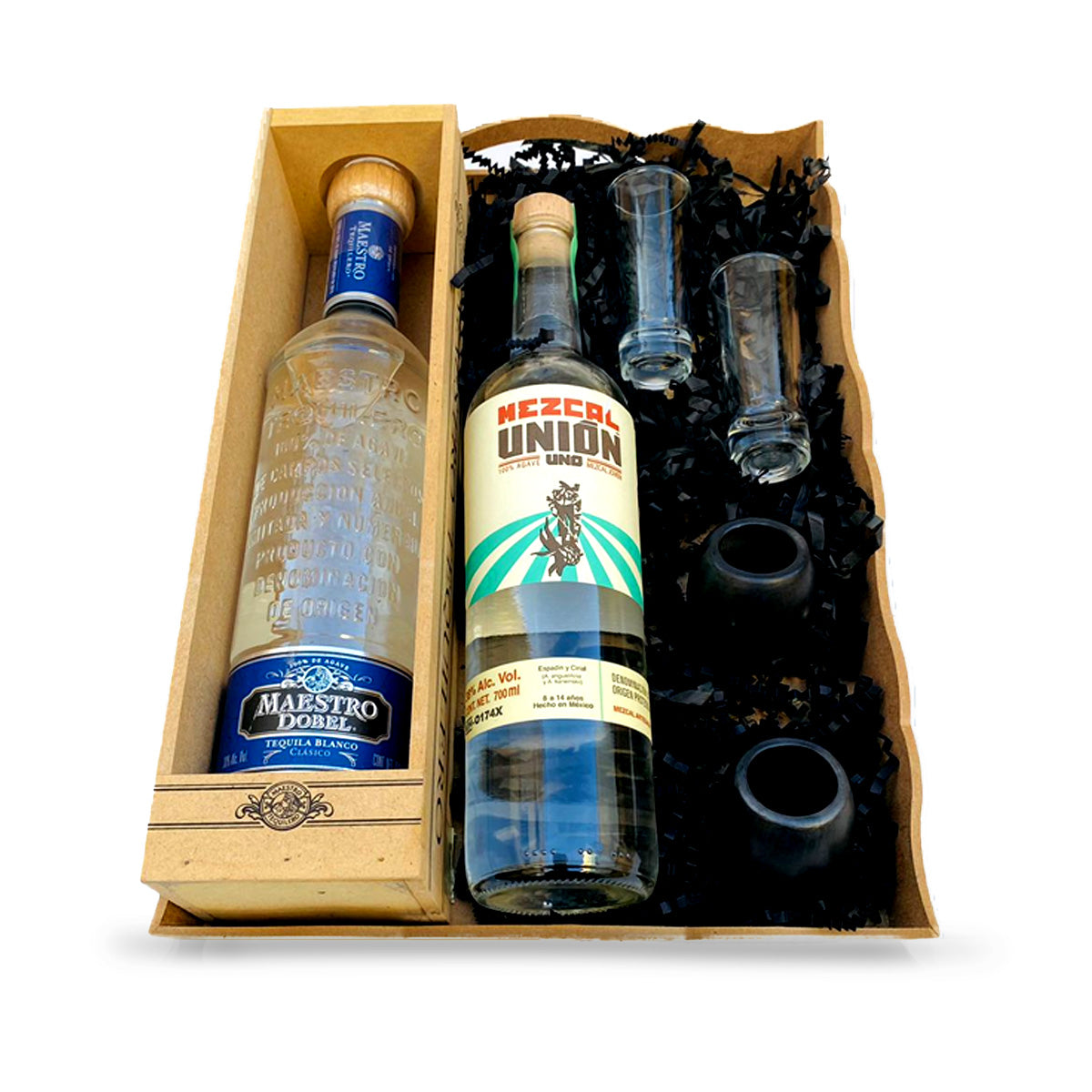 Charola Con Dobel Maestro, Mezcal Unión, Tequileros Y Mezcaleros De Barro