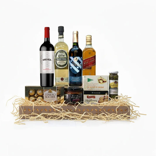 Canasta Navideña con Tequila José Cuervo Tradicional, Johnnie Walker y Selección de 2 Vinos: El Regalo Perfecto para Celebrar la Navidad