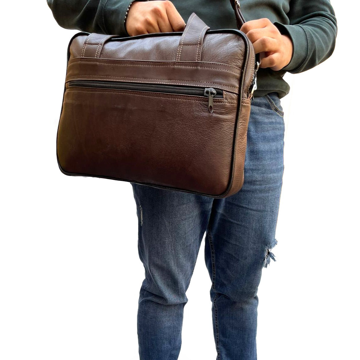 Elegancia y Protección: Maleta de Piel para Computadora con Correa