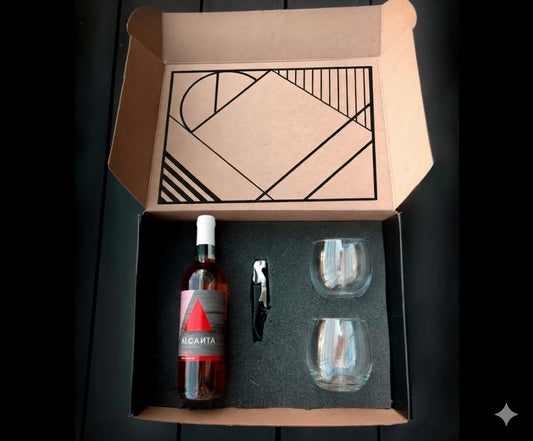 Wine Box Regalo con Vino Tinto Alcanta Crianza, Sacacorchos de 3 Pasos y Vasos de Cata: La Experiencia Perfecta para Amantes del Vino