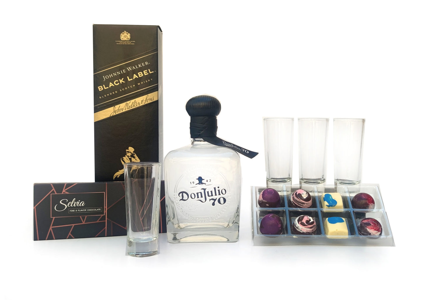 Kit Tequila Don Julio 70 Con Johnnie Walker Acompañado De Chocolates Y Tequileros