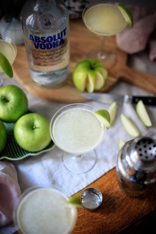 Canasta Navideña con Vino Tinto Alcanta, Whisky Buchanans y Absolut Vodka