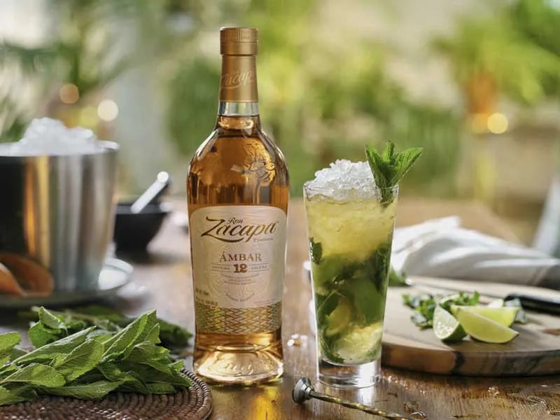 Charola de Piel con Destilados Selectos, Zacapa12, Red Label y Vino Tinto TLG