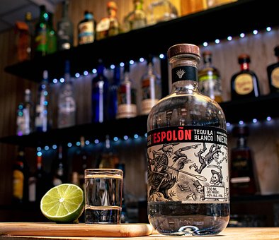 Regalo Empresarial Premium Con Estuche Cata de Tequila Espolón Blanco + Sales Artesanales y Botanas