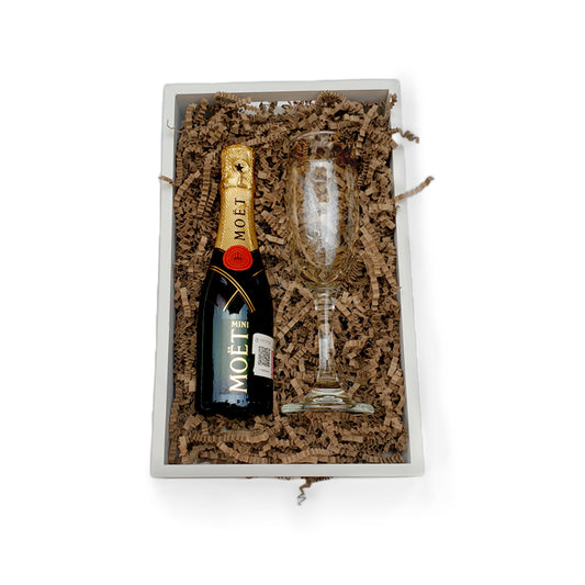 Canasta Navideña con Moët Chandonn y Elegante Copa Flauta