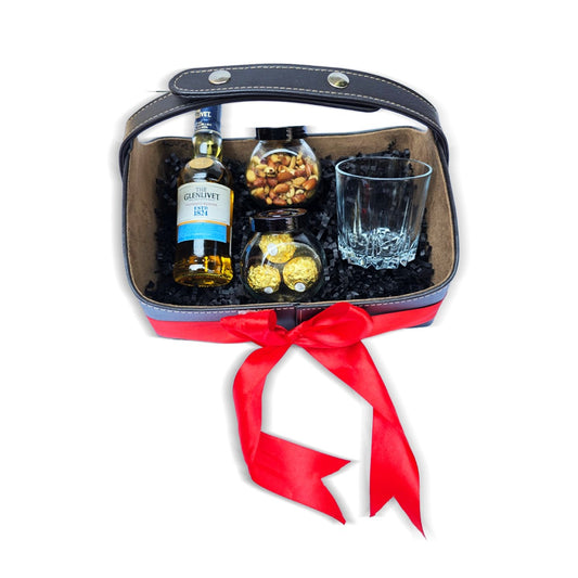 Canasta de Piel con Whisky The Glenlivet, Exquisitas Botas y Accesorios Premium – Regalo Elegante y Exclusivo