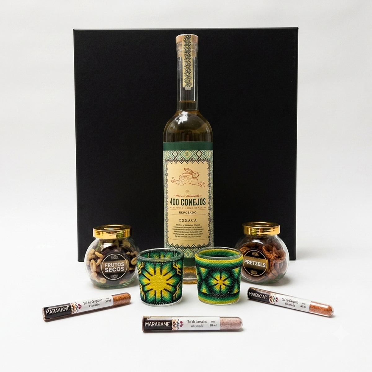 Kit Empresarial Mezcal 400 Conejos Reposado con Arte Huichol: El Regalo Corporativo de Lujo y Tradición