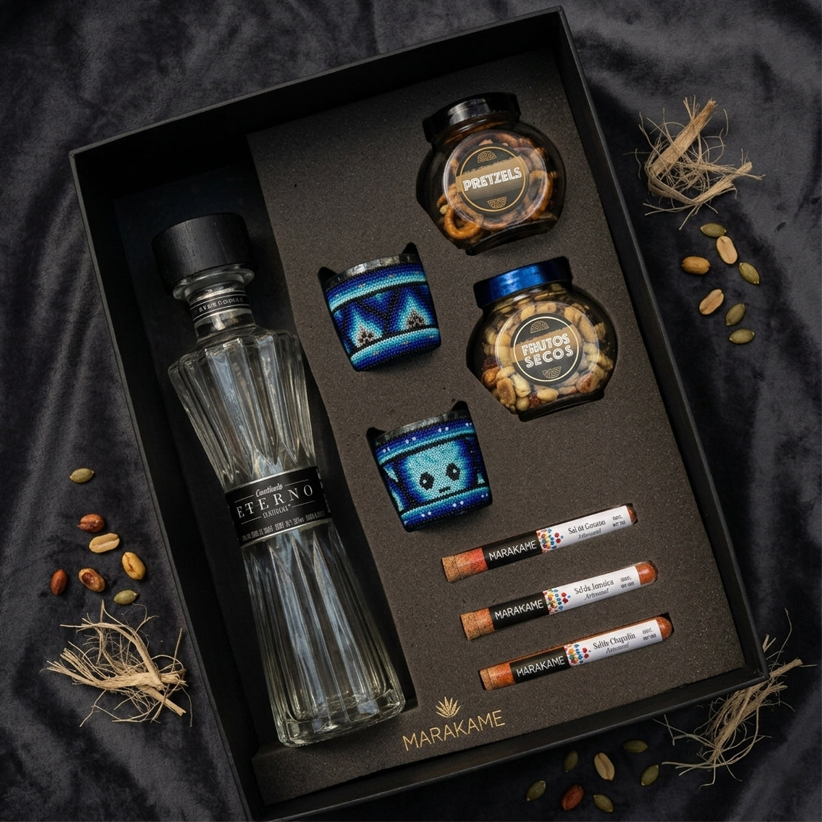 Regalo corporativo premium tequila Eterno con mezcaleros Arte Huicho y complementos para maridar