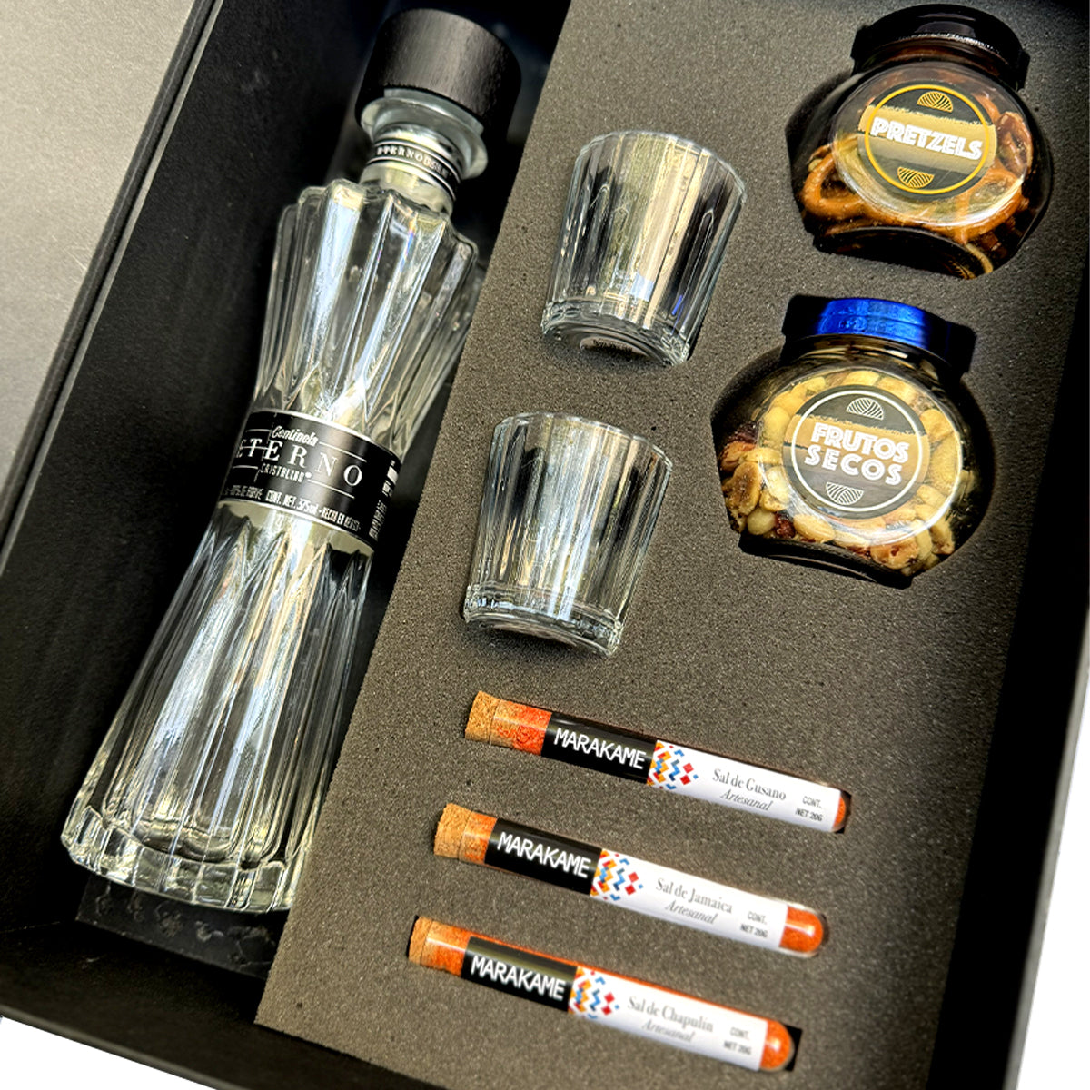 Regalo empresarial de lujo tequila Eterno con mezcaleros y complementos para maridar