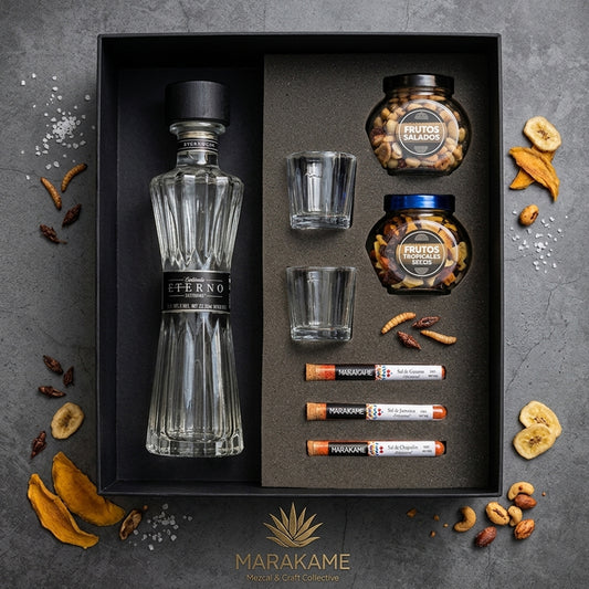 Regalo empresarial de lujo tequila Eterno con mezcaleros y complementos para maridar