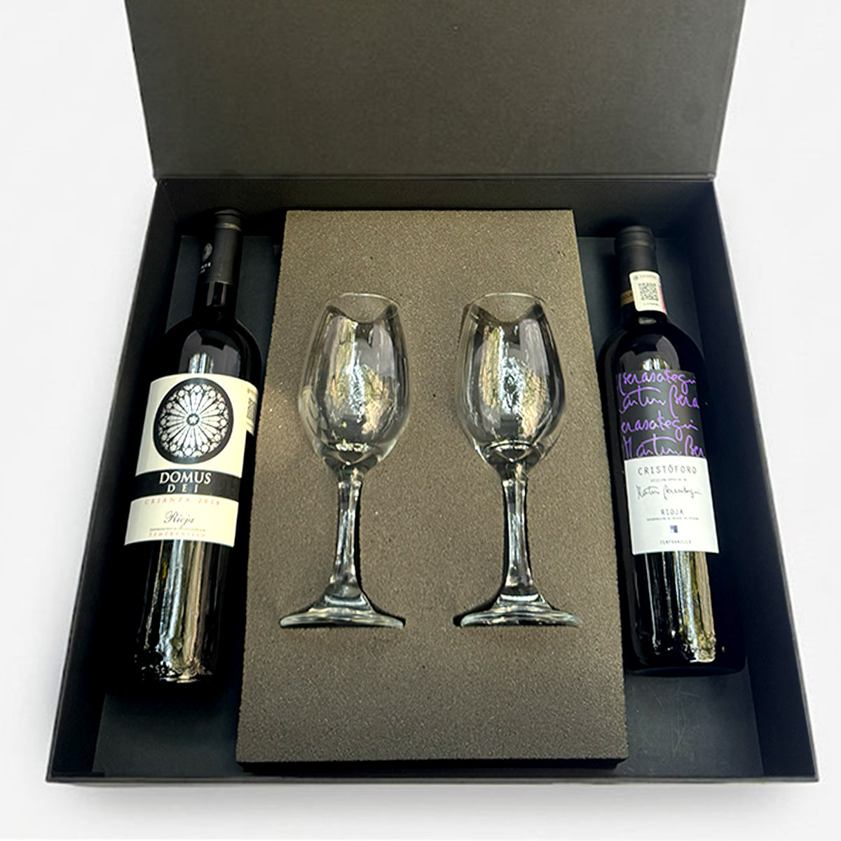 Regalo empresarial de lujo con vino Domus Dei y Cristóforo con copas para cata