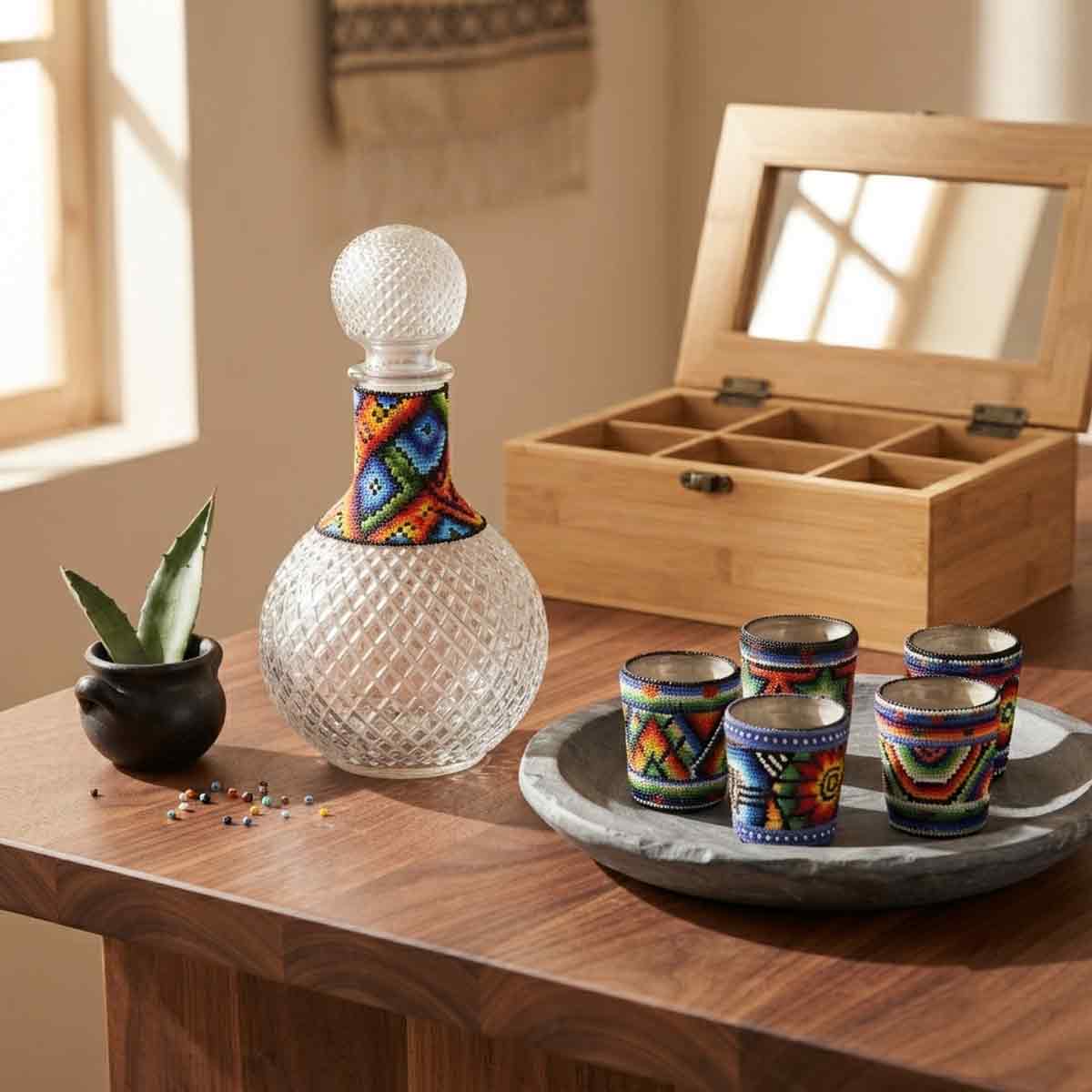 Set de Decantador de Cristal con 6 Vasos Huicholes en Caja de Madera | Exclusivo