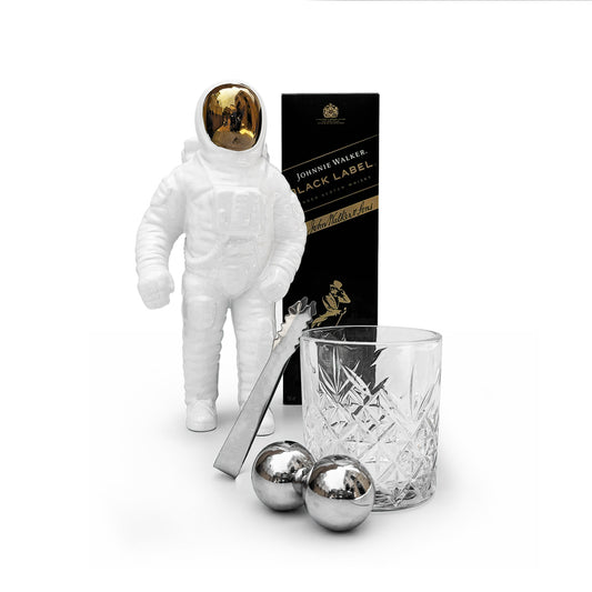 Kit Johnnie Walker Black Label con Astronauta y Accesorios