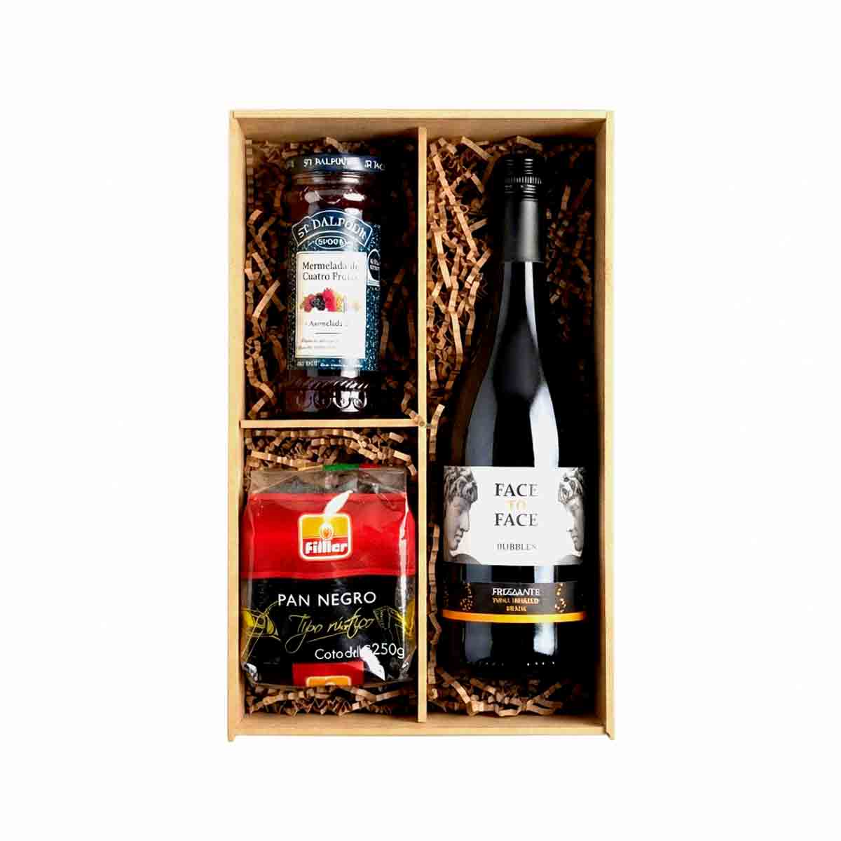 canasta de vino face to face con complementos gourmet