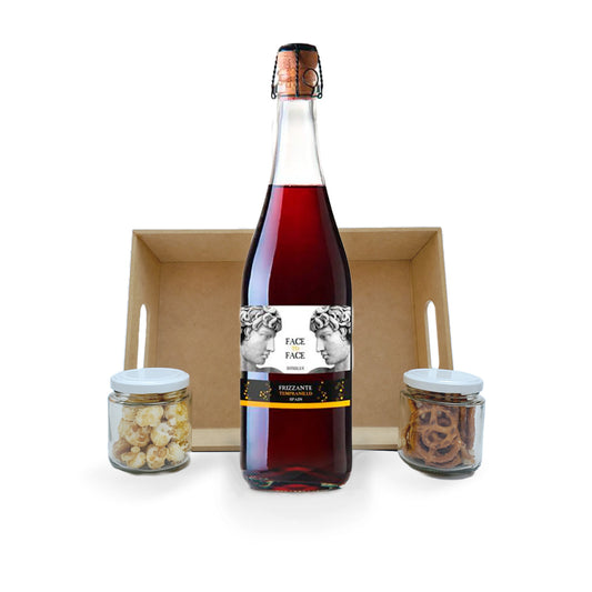 Canasta Navideña con Vino Tinto Face To Face y Snacks Festivos