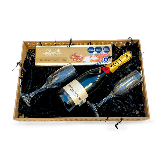 Charola Con Moët, Chocolate Lindt Lindor y Copas: Un Regalo de Lujo para Celebrar con Estilo