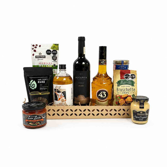 Canasta de Regalo Empresarial de Lujo, Whisky Japonés, Vino de Reserva y complementos.