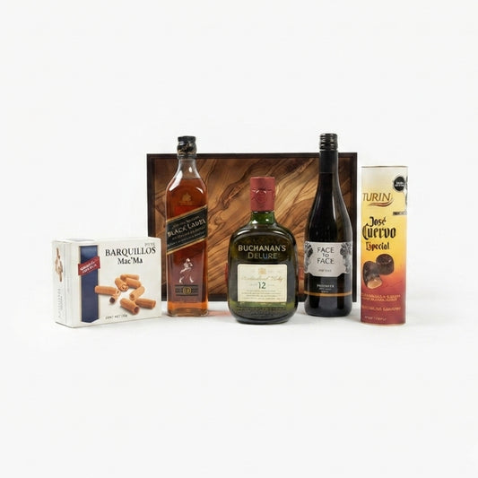 Canasta de Lujo con Whisky y Delicias – Black Label, Buchanan’s Deluxe, Vino Face to Face, Chocolates Turin y Galletas de Mantequilla| Premium/ Exclusivo