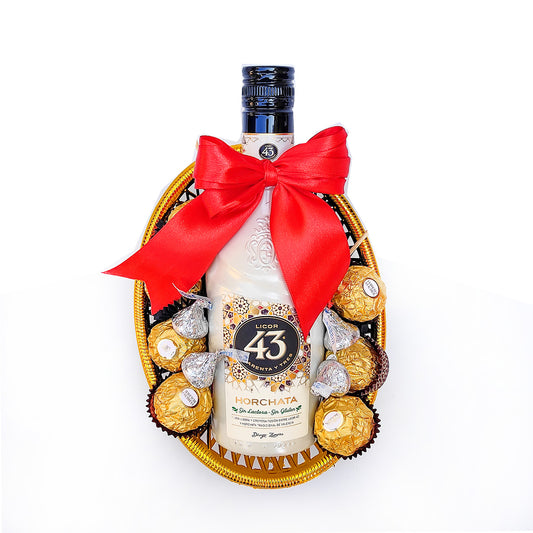 Canasta de San Valentín Exquisita con Licor 43 Horchata y Variedad de Chocolates