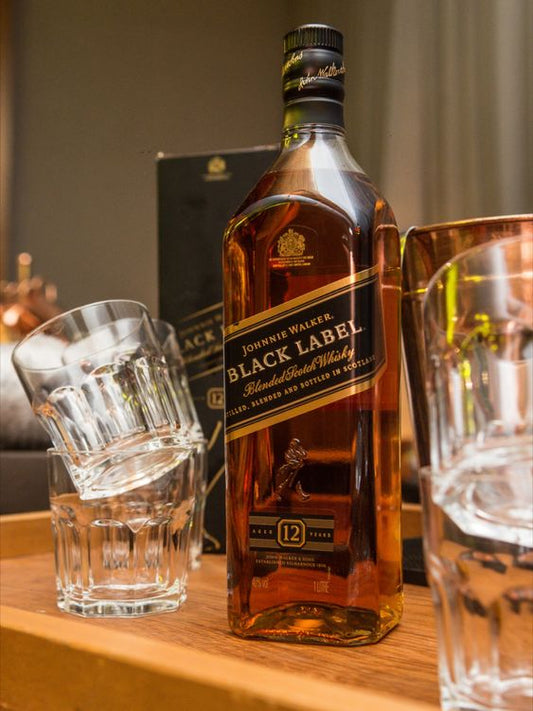 Kit Johnnie Walker Black Label con Astronauta y Accesorios