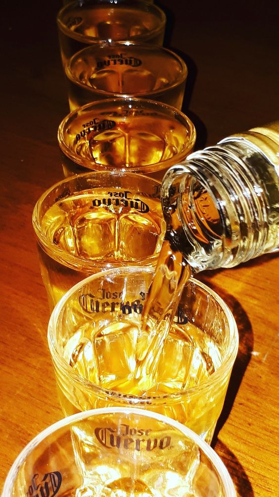 Kit Tequila Cuervo Tradicional y Accesorios
